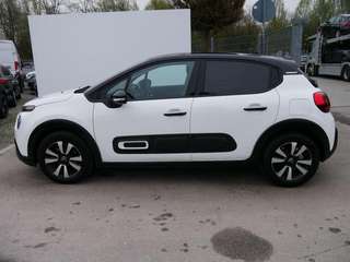 Schräge Frontansicht auf einen Citroën C3 , freigestellt