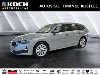 Schräge Frontansicht auf einen Skoda Octavia , freigestellt