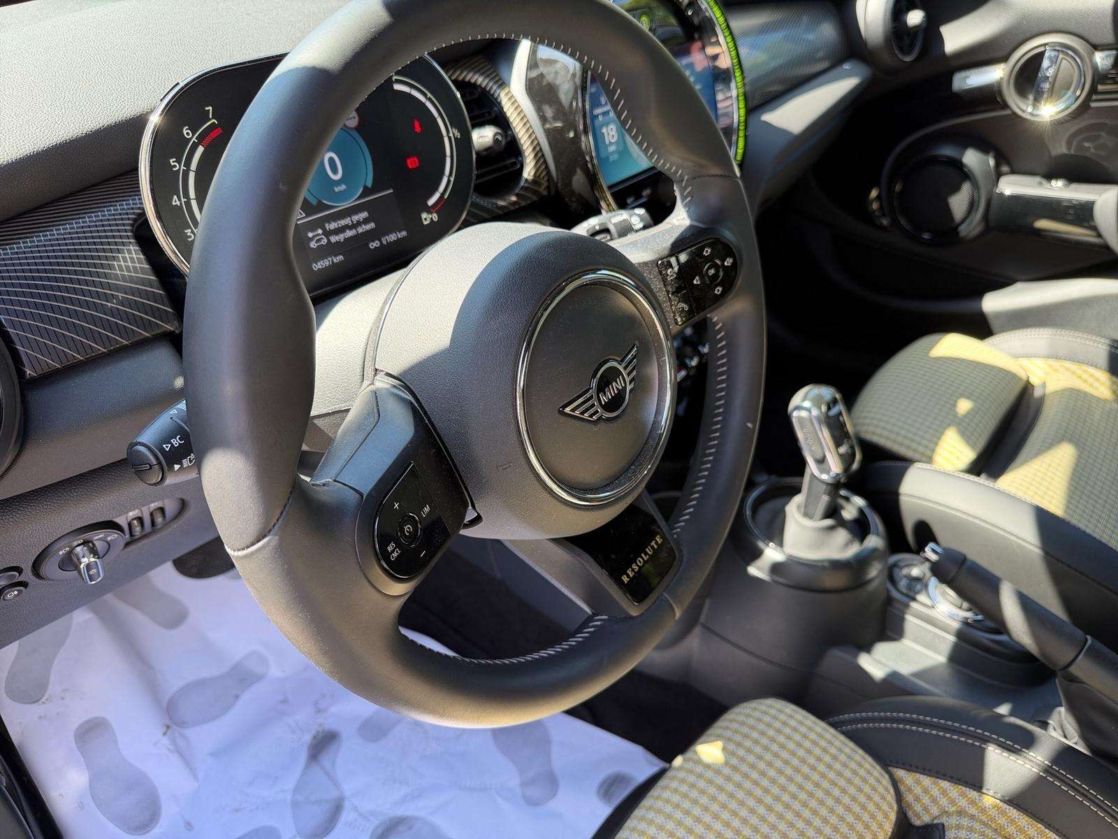 Fahrzeugbild eines MINI COOPER