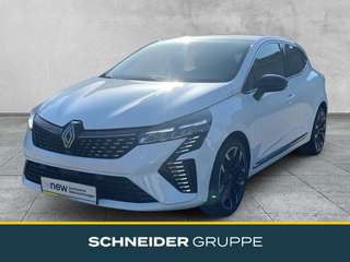 Schräge Frontansicht auf einen Renault Clio , freigestellt