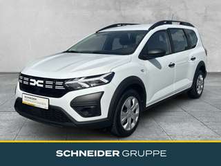 Schräge Frontansicht auf einen Dacia Jogger , freigestellt