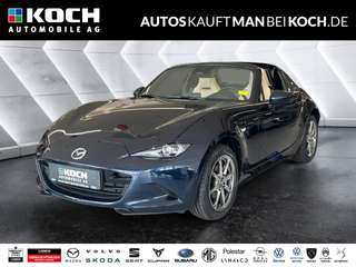 Schräge Frontansicht auf einen Mazda Mazda2 , freigestellt