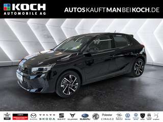 Schräge Frontansicht auf einen Opel Corsa , freigestellt