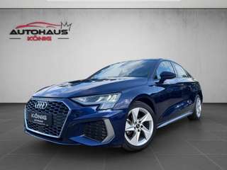 Schräge Frontansicht auf einen Audi A3 , freigestellt