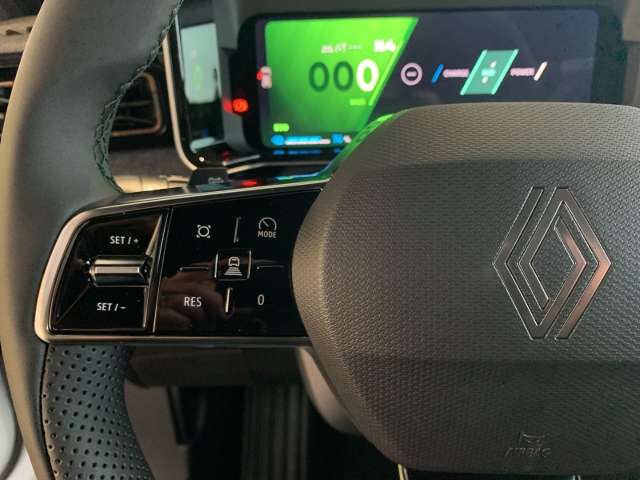 Fahrzeugbild eines Renault 4 E-TECH