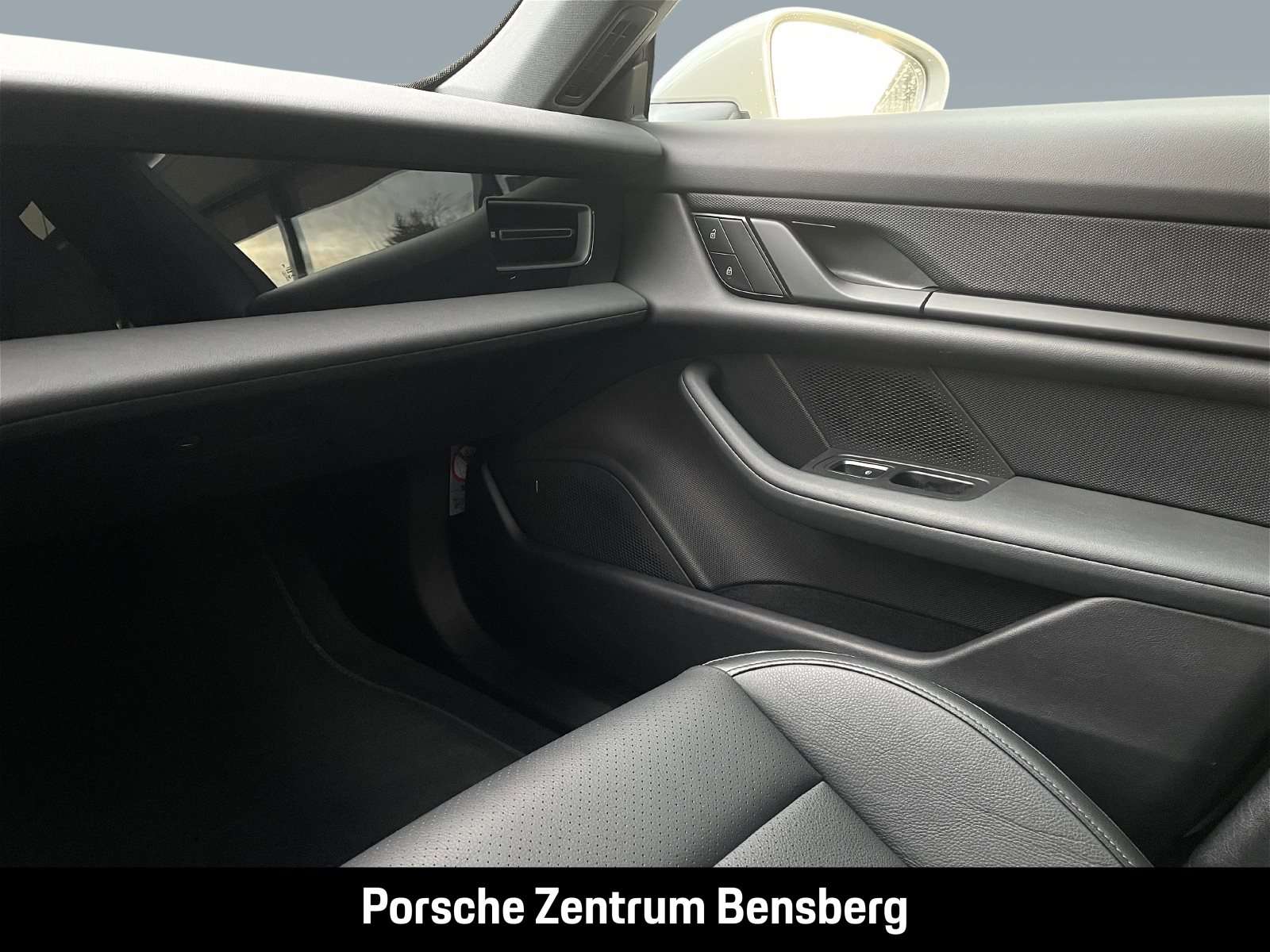 Fahrzeugbild eines Porsche Taycan