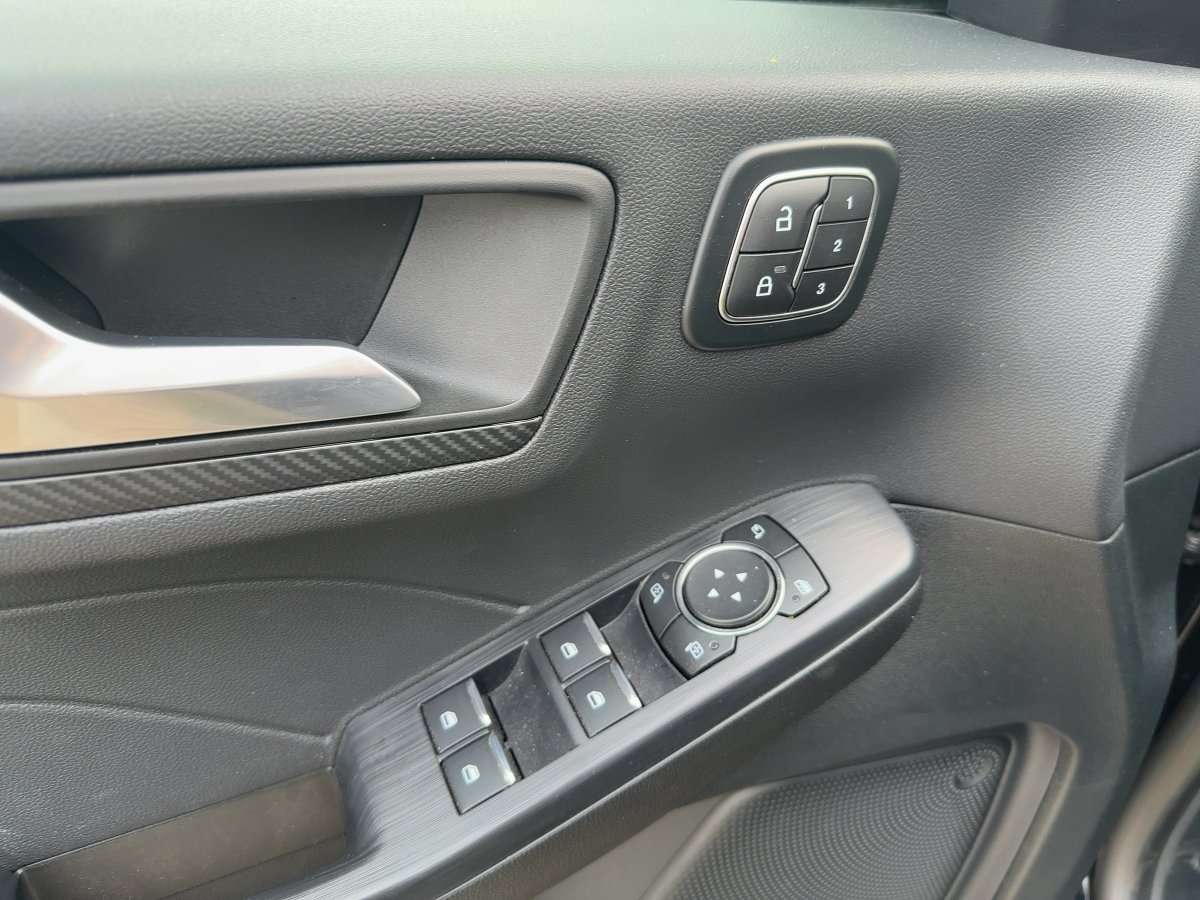 Fahrzeugbild eines Ford Kuga