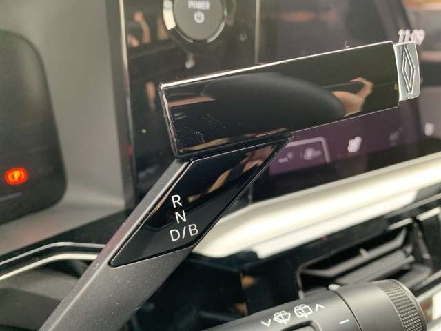 Fahrzeugbild eines Renault 4 E-TECH