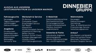 Schräge Frontansicht auf einen Suzuki S-Cross , freigestellt