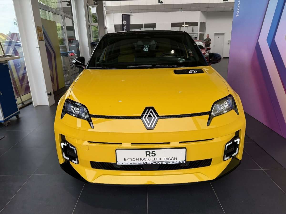 Fahrzeugbild eines Renault 5 E-TECH