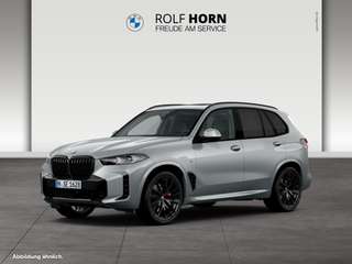 Schräge Frontansicht auf einen BMW X5 , freigestellt