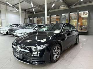 Schräge Frontansicht auf einen Mercedes-Benz A-Klasse , freigestellt