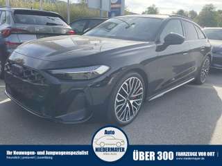 Schräge Frontansicht auf einen Audi S5 , freigestellt