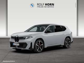 Schräge Frontansicht auf einen BMW ix3 , freigestellt