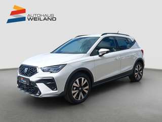 Schräge Frontansicht auf einen SEAT Arona , freigestellt