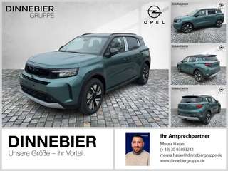 Schräge Frontansicht auf einen Opel Frontera , freigestellt