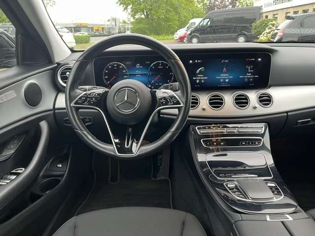 Fahrzeugbild eines Mercedes-Benz E-Klasse