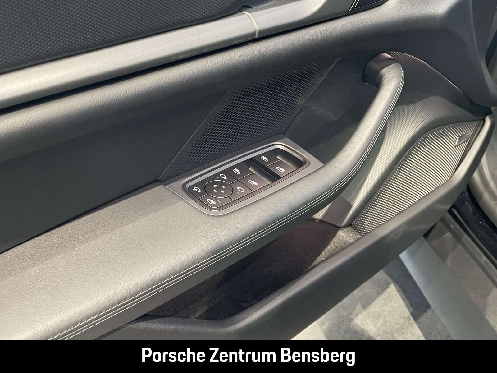 Fahrzeugbild eines Porsche Taycan