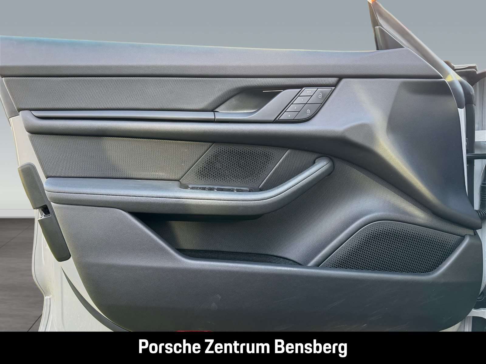 Fahrzeugbild eines Porsche Taycan