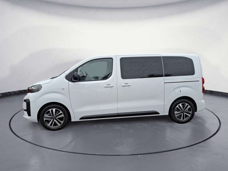 Fahrzeugbild eines Peugeot Traveller