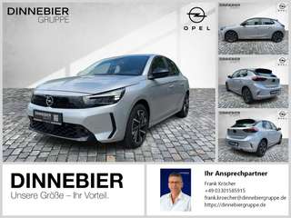 Schräge Frontansicht auf einen Opel Corsa , freigestellt