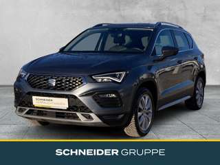 Schräge Frontansicht auf einen SEAT Ateca , freigestellt