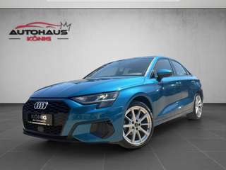 Schräge Frontansicht auf einen Audi A3 , freigestellt