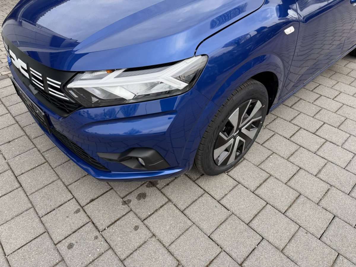 Fahrzeugbild eines Dacia Sandero
