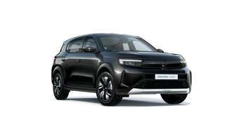 Schräge Frontansicht auf einen Opel Frontera , freigestellt