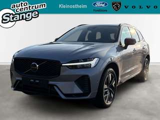 Schräge Frontansicht auf einen Volvo XC60 , freigestellt