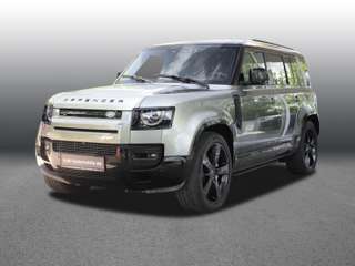 Schräge Frontansicht auf einen Land Rover Defender , freigestellt