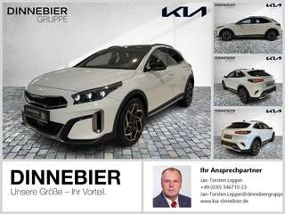 Schräge Frontansicht auf einen Kia XCeed , freigestellt