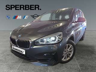 Schräge Frontansicht auf einen BMW 2er-Reihe , freigestellt