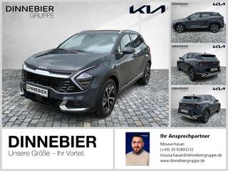 Schräge Frontansicht auf einen Kia Sportage , freigestellt