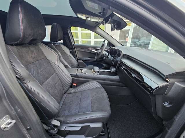 Fahrzeugbild eines Renault Rafale