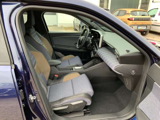 Fahrzeugbild eines Renault 5 E-TECH