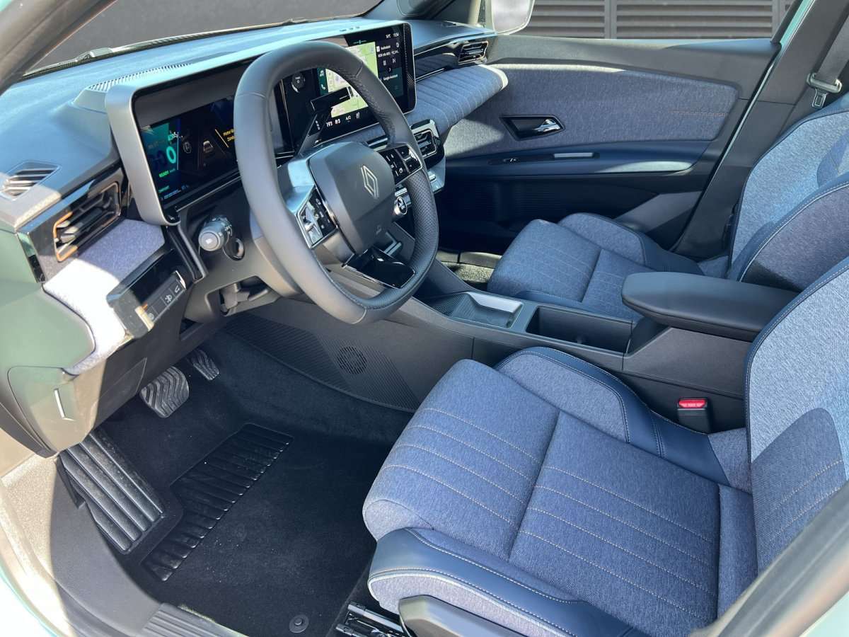 Fahrzeugbild eines Renault 4 E-TECH
