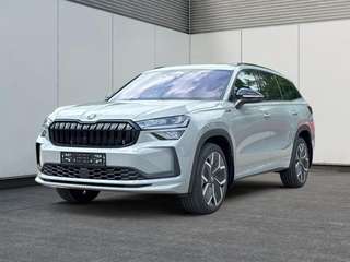 Schräge Frontansicht auf einen Skoda Kodiaq , freigestellt
