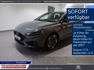 Schräge Frontansicht auf einen Hyundai i30 , freigestellt