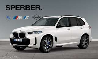 Schräge Frontansicht auf einen BMW X5 , freigestellt