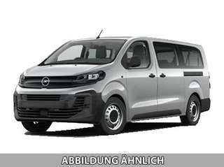Schräge Frontansicht auf einen Opel Vivaro , freigestellt