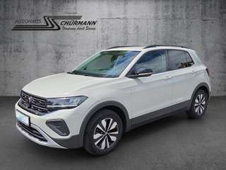 Schräge Frontansicht auf einen Volkswagen T-Cross , freigestellt