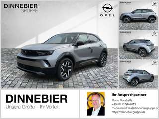Schräge Frontansicht auf einen Opel Mokka , freigestellt