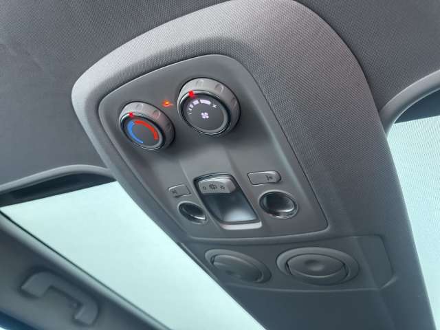 Fahrzeugbild eines Opel Zafira Life