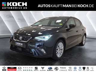 Schräge Frontansicht auf einen SEAT Ibiza , freigestellt