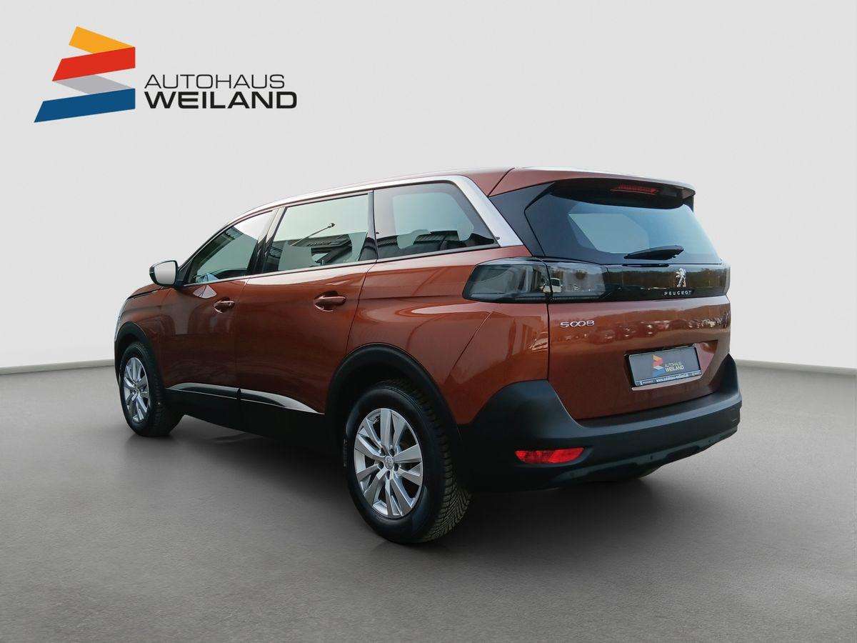 Fahrzeugbild eines Peugeot 5008