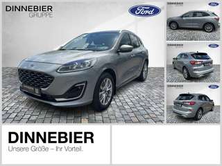 Schräge Frontansicht auf einen Ford Kuga , freigestellt
