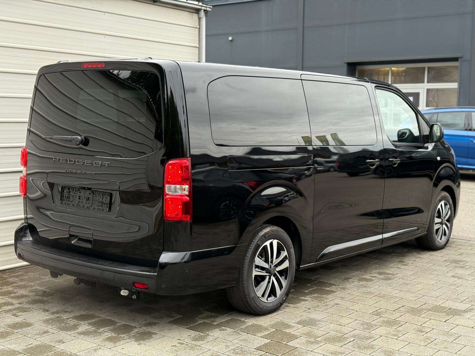 Fahrzeugbild eines Peugeot Traveller