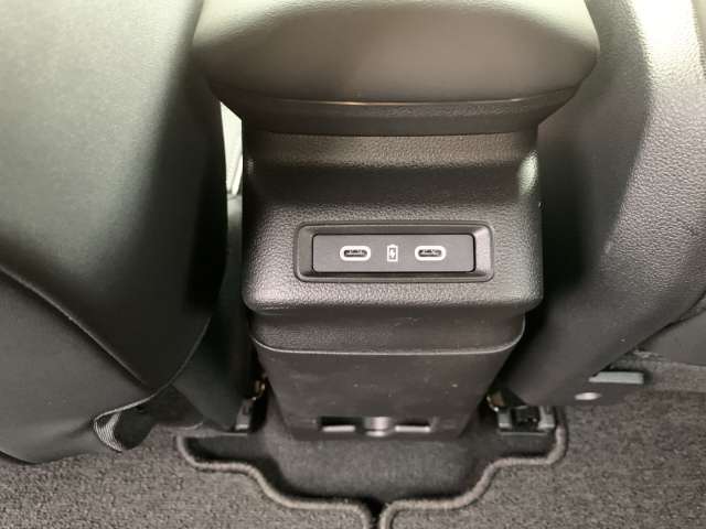Fahrzeugbild eines Renault 4 E-TECH