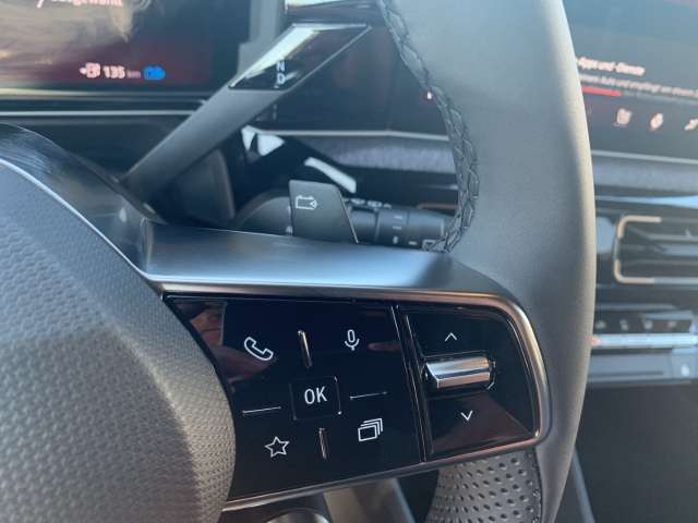 Fahrzeugbild eines Renault 4 E-TECH